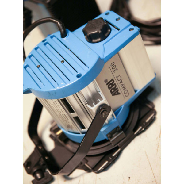 Осветительный прибор ARRI Daylight Compact 200W